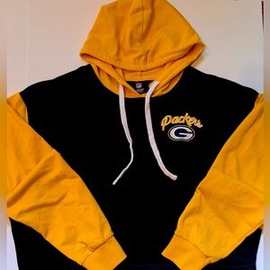 Women’s Green Bay Packers cropped 
Sweatshirt 
Packers Green and Yellow
Large